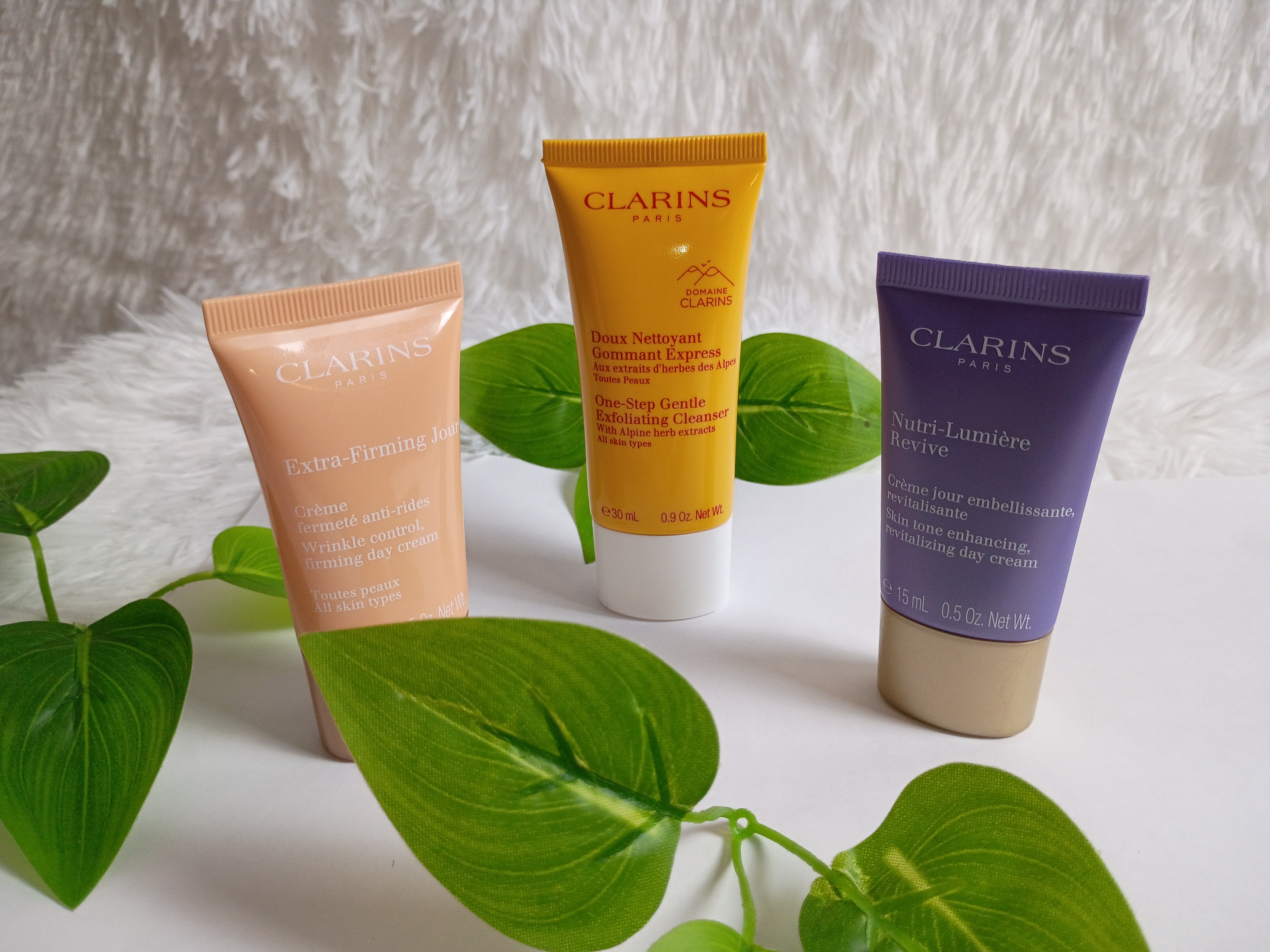 Give your skin a complete anti‑aging boost with this Clarins premium skincare set, designed to lift, firm, smooth, and brighten mature or tired‑looking skin. This four‑step routine targets wrinkles, i